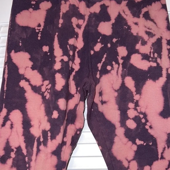 Bleach Dye Capri Leggings - Picture 5 of 9